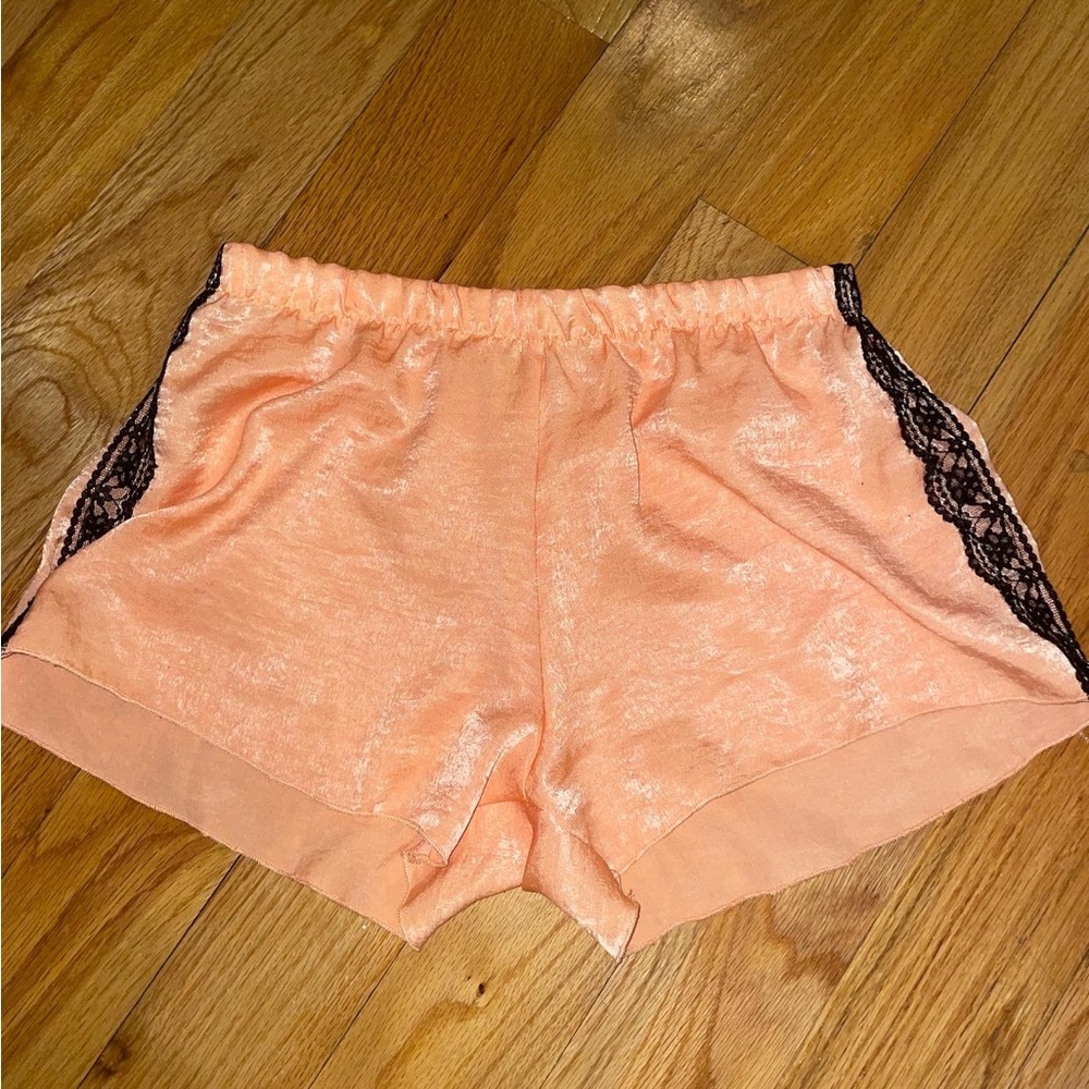 Cozy Rozy California Satiny Sleep Shorts with Black Lace Detail in Peachy 🤩 SC1